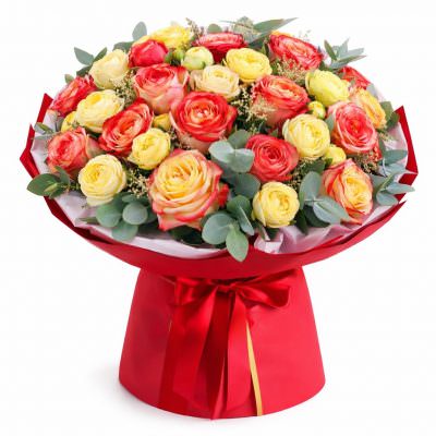 Красивый букет из ароматных цветов «Флористическая феерия»