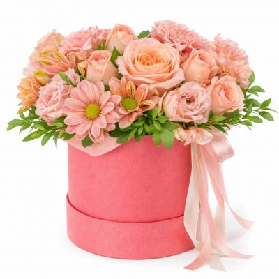 Цветы в шляпной коробке «Персиковый шарм»