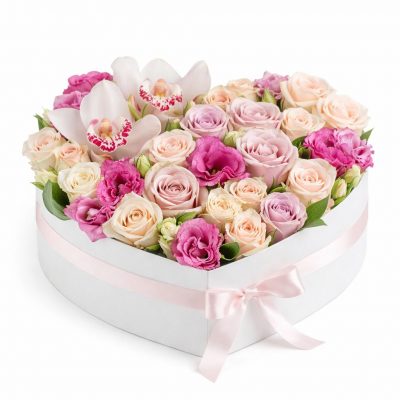 Коробка с цветами сердце «Любовное облако»